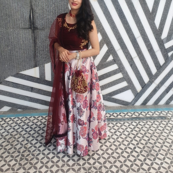 Meet your Posher, Shaina - Picture 2 of 2